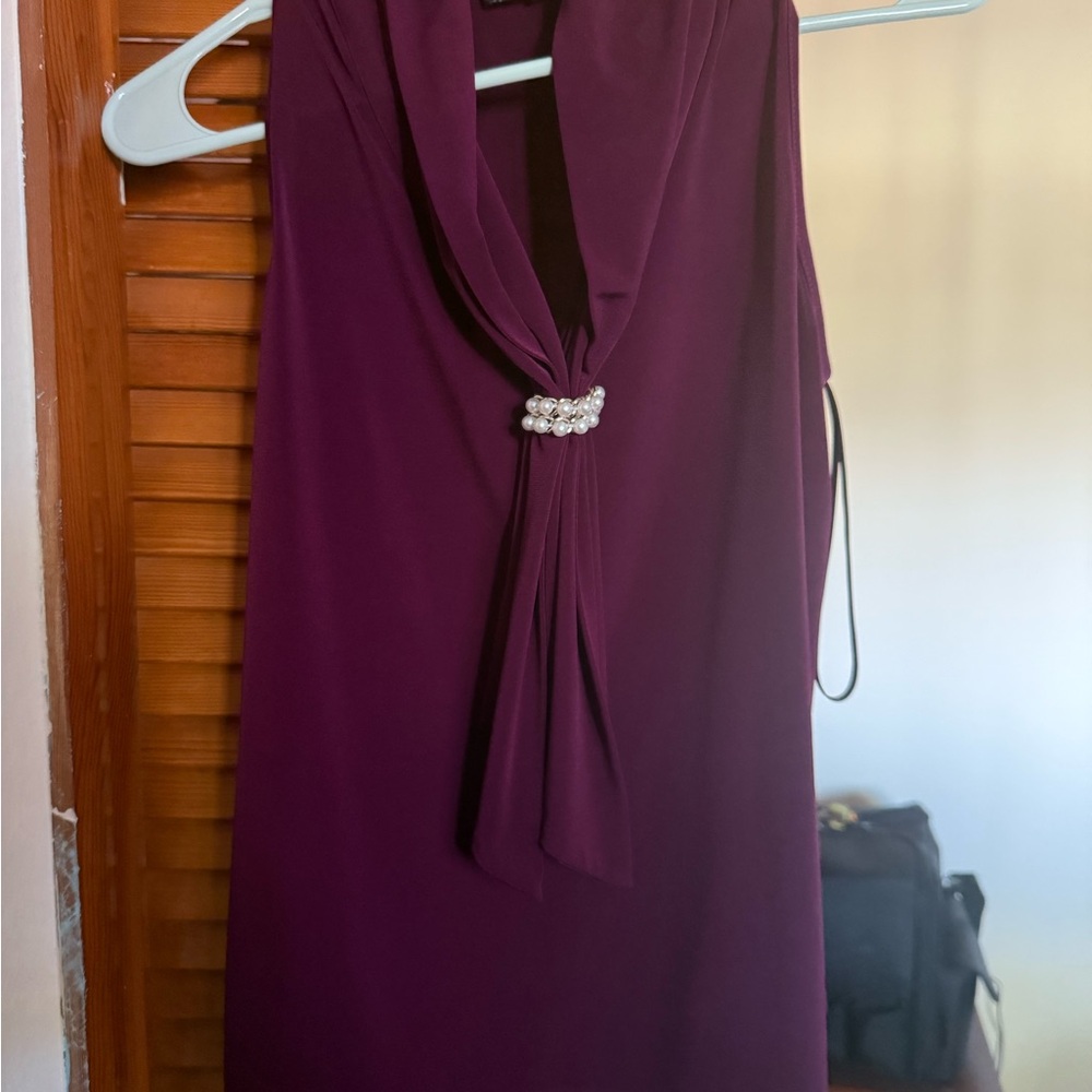 Elegant Sleeveless Blouse with Pearl Accent